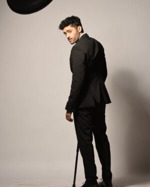 Utkarsh Sharma Instagram - 5 years of #Genius.
5 years of #vasudevshastri 

A lovable character with an even more lovable mind.

The film’s story and music still continue to spread love across the nation.

@anilsharma_dir @deepakmukut @tips @realhimesh @itsishita14 @mithunchakrabortyofficial @nawazuddin._siddiqui @ayesha.jhulka @sirvaiyasunil  @mymzali 

#TeraFitoor #DilMeriNasune #5yearsofgenius