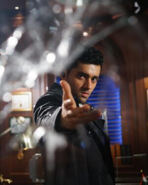 Utkarsh Sharma Instagram - 5 years of #Genius.
5 years of #vasudevshastri 

A lovable character with an even more lovable mind.

The film’s story and music still continue to spread love across the nation.

@anilsharma_dir @deepakmukut @tips @realhimesh @itsishita14 @mithunchakrabortyofficial @nawazuddin._siddiqui @ayesha.jhulka @sirvaiyasunil  @mymzali 

#TeraFitoor #DilMeriNasune #5yearsofgenius