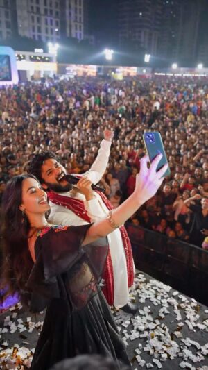 Utkarsh Sharma Instagram - Garba aur Gadar ek saath. Celebrating the success with this amazing crowd. #Gadar2OnZEE5 

@iamsunnydeol @simratkaur_16 @zee5 @zeestudiosofficial