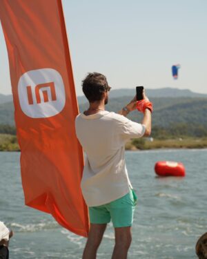 Utku Ateş Instagram - Bu haftasonu Xiaomi Kite Cup’ı izlemek için @xiaomi.turkiye‘nin davetlisiydim. 
Yarışma oldukça heyecanlı geçti. Ben katılsam her şey farklı olabilirdi ama🤓 Sonrasında Hi Barbie @hayalkoseoglu ile Xiaomi Lounge’ta bulunan deneyim alanında #RedmiNote12Serisi’ni deneyimledik. Bu kamerayla filtreye gerek yok arkadaşlar📸⚡️Ha bir de tabi yarışma sonrasında Xiaomi sunset parti vardı en sevdiğimiz. Unutulmaz bir hafta sonu geçirdik😎🖤

#HerYönüyleEtkileyici
#işbirliği