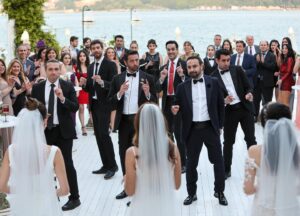 Utku Ateş Instagram - Sonuna yetişsem de en eğlendiğim set @yasakelmafox 😎 
Başta @medyapimresmi’ye ve ekibe bu kadar hızlı adapte olmama yardımcı olan herkese çok teşekkürler🙏
Tüm ekibin eline, emeğine sağlık.
En kısa sürede tekrar görüşmek dileğiyle🖤