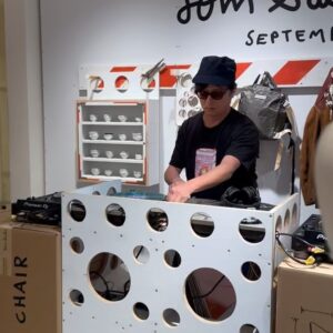 VERVAL Instagram - @tomsachs ‘𝚁𝚎𝚝𝚊𝚒𝚕 𝙴𝚡𝚙𝚎𝚛𝚒𝚎𝚗𝚌𝚎’ 𝚒𝚗 𝙸𝚜𝚎𝚝𝚊𝚗 𝚂𝚑𝚒𝚗𝚓𝚞𝚔𝚞 𝚘𝚙𝚎𝚗𝚜 𝚝𝚘𝚍𝚊𝚢! 🖖