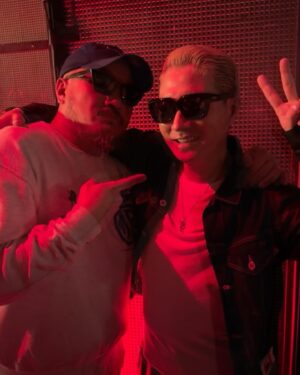 VERVAL Instagram - ʙᴏᴏᴍʙᴀᴩ ᴛʜᴇʀᴀᴩy ʟᴀꜱᴛ ɴɪɢʜᴛ @mildbunchsoundsystem 🔉🔉🔉

昨夜5000年ぶりぐらいにᴅᴊしましたw 2回も電源落ちましたが暖かいクラウドに見守られてお陰様で楽しい時間になりました🙌それではまた5000年後にお会いしましょう🫣

ꜱ/ᴏ @takudj @lucasvalentine 助かりました🙏