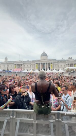 VINCINT Instagram - 10,000 of you singing along LOUD AND PROUD! 
Thank you for this magical moment ❤️ @prideinlondon #pride #creep #london #trafalgarsquare