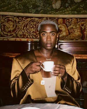 VINCINT Instagram - sit down, I have tea. ☕️🥄