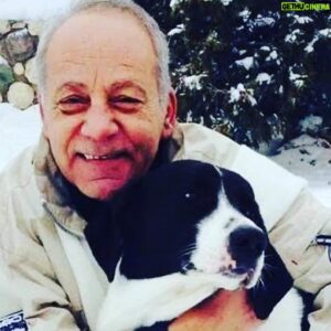 VJ Bülent Instagram - kar  yagdiginda CANI kopegiyle disari cikar ^^BU  KISIDA gorduk kismet OBUR KISa ^^ dermis buyuk usta...hayvansever-AYDIN onurlu ve zeki bi kalemdi...#SOZCU ye transfer olmustu-kosesi ALTIN degerindeydi...yine asilce ayrildi bu dunyadan  kimseye ACINDIRMADAN.  hastaligini dillendirmeden...😪😪😪ELVEDA.... 😪😪😪#bekircoşkun 💕💕💕