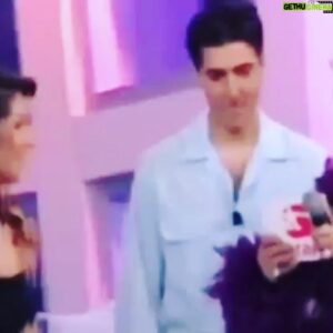 VJ Bülent Instagram - boyle  tatli  insan GORMEDIM-onun ^^japonya KIRMASI^^ Demesine 2 gun gulmustuk-program sonunda  ciktigim GAZINONUN adresini istedi-sok olmustum-^^evin var mi? paran var mi? bak BIRIKTIR  ilerde lazim olucak..AKARKEN DOLDUR ...beni  ornek al^^ dedi😂😂 bu  bile bi  DERSTI-@sibelcan in da  guleryuzlulugu ve kibarligini anlatamam...sanki  o gun #TARKAN Gelmisti  tv ye😂😂oyle  ihtimam gosterdiler bana...SONRA #KRALtv ye  dondugumde MAASIMA zam yapildigini ogrendim-program cok ses getirmisti....buyuk havam olmustu....o ay  ZAMli  almistim maasimi....herseyi SENIN sihrin  tilsimin yapti  HUYSUZ....seni  nasil  unuturum..... boyle TATLI  INSAN gormedim-NURLAR  icinde uyu.. GELMIS GECMIS en buyuk #draqueen #HUYSUZvirjin❤💟🤍❤❤🤍#istanbul #nostalji #ask #love #tbt #guzel  #enerji #cosmik #huysuzvirjin @huysuz_unutulmayan 🤍🤍🤍