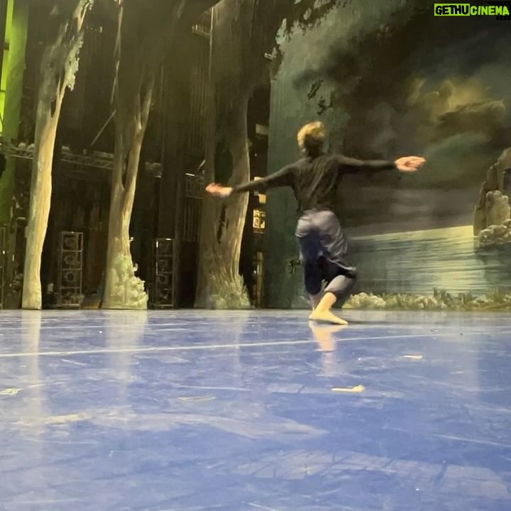 Vadim Muntagirov - 3.7K Likes - Surrounded by a group of wonderful people š . Swan Lake by @benjaminpech7 at @opera_roma , @eleonoraabbagnatoofficial @isaguerin2 @fumikaneko_ . Thank you šš¼
#rome #italy #swanlake #vadimmuntagirov
