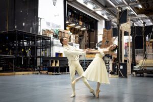 Vadim Muntagirov Instagram - It’s the end of the 23/24 season at the #royaloperahouse for me 💐🥂 . Thank you very much to everyone who supported me throughout the season . See you in 24/25 season ❤️
📸 @dancersdiary . #vadimmuntagirov @fumikaneko_
