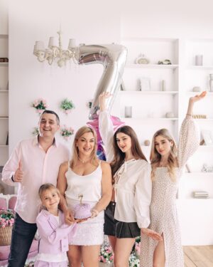 Vadym Mychkovskyi Instagram - З Днем народження, Амінка! 🎂🎉🥳😍
Нам 7 років! 🔥
Моя маленькая дівчинка, моя велика любов, татова принцеса, радість і щастя! 
Ти наша маленька зірочка, сяй на повну🔥
Будь мені здорова і щаслива! 
Бажаю тобі багато яскравих моментів у житті! Бо ти сама - яскравий момент мого життя! 🫶🎉 
З твоїм новим роком! 🥳 
Наперед дякую за Ваші привітання 🙌