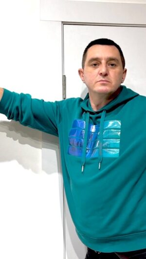Vadym Mychkovskyi Instagram - Привіт всім!) приготував для Вас танець🕺
А завтра готую премʼєру пісні 😎
#яскравімоменти   кліп 🎬
Це буде щось особливе 🔥
Давайте разом зробимо відлік 😉 я почну, а ви продовжуйте в коментарях… Погнали!!!
1000… ⬇️