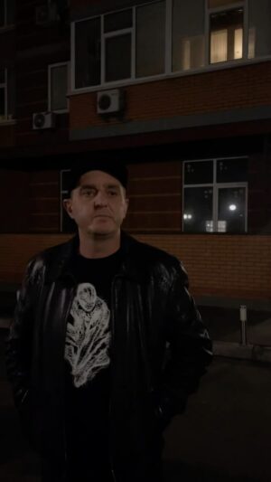 Vadym Mychkovskyi Instagram - Як тебе звати?))
А тебе?)

Гарного вечора)