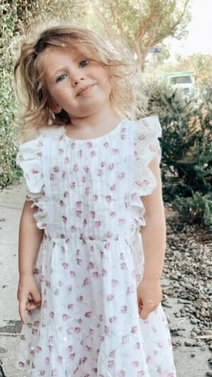 Vail Bloom Instagram - Just came across this pic of my gorgeous girl from a few months back • had to post. She’s my sparkle boss. She’s the light. She’s all of it. 🌿🤍✨✨✨✨🤍🌱