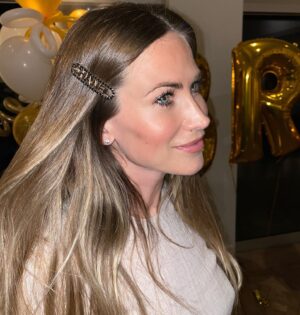 Vail Bloom Instagram - New! Accessory Play! Thank you my beautiful birthday barrette @catherineveisager by @chanelofficial — It’s so nice to be able to give a gift to a woman that she would never buy for herself, but she’ll love having just as much! #giftgivingideas #gifting • I had fun turning my long hair into something more chic & styled in an instant. Thank you! #longhair #chichair #accessorize #barrette #girlgiftideas #hairstyle #chanel #barrettes #dainty #giftseason #luxe #style #details #holiday 💝🌲