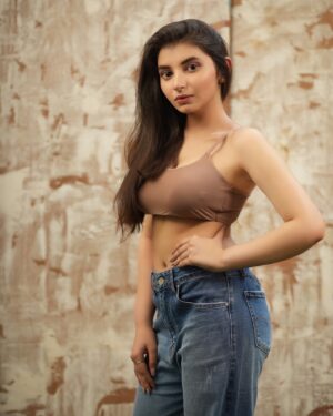 Vaishnavi Ganatra Instagram - I’m back, watch yours 😉 

@castingbeans @eclicks.photographer 
Styled by @priyansssshhhii 
HMU @salmasayyed47 @qureshi_aslam 

#vaishnaviganatra #instagram #instagood #explore #explorepage #fyp #foryoupage #photooftheday #love