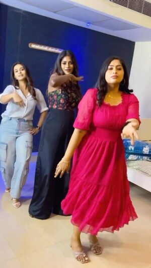 Vaishu Sundar Instagram - Aasa kooda in adhu idhu edhu 🤌🏾❤️ 

#vinushadevi #shobana #vaishusundar #vijaytelevision #adhuidhuedhu