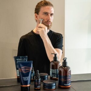 Valentin Rahmel Instagram - Werbung - Hey Freunde! Ab sofort habe ich mit King C. Gillette einen neuen Partner. Da gibt es alles, was ich für meinen Bart bzgl. Rasur, Styling und Pflege brauche. Macht echt Laune, die ganzen Sachen auszuprobieren und sich genauer damit zu beschäftigen. Am coolsten finde ich den Double Edge Safety Rasierhobel, den ich in meiner Story zeige.
 
Bart ist eine persönliche Entscheidung und damit der auch ordentlich aussieht, sollte er gepflegt werden. Ich nehme mir dafür immer gerne meine Zeit. Fettes Danke an @kingcgillette_de für die Unterstützung. #KingCGilletteRitual #rasierdichrichtig #rasierhobel