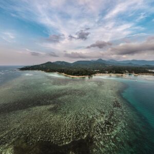 Valentin Rahmel Instagram - Thailand ist für mich eines der schönsten Länder der Welt. Umso cooler, dass wir endlich wieder vor Ort waren, um dort einen Film über unseren Roadtrip zu drehen. Wir sind mit Roller, Boot und Taxi durch den Süden des Landes. Wir pflegen Elefanten, werden von Affen gejagt, feiern auf der Fullmoon Party, erkunden die James Bond Insel, probieren verrücktes Essen und erleben noch viel viel mehr. Den Film könnt ihr ab sofort in der Mediathek oder auf YT bei WDR Reisen sehen. Und die nächste Reise folgt schon bald…
