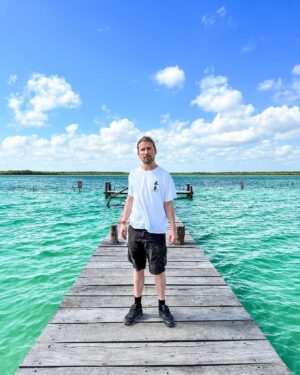 Valentin Rahmel Instagram - Viva Mexico! Das war wieder ein Roadtrip voller Erlebnisse. Von der Küste, über die Spuren der alten Maya und Atzteken bis in den Dschungel Yucatans. Riesige Vulkane und die Mega-Metropole Mexico City sind auch noch dabei! Das alles und noch viel mehr gibt es in unserem neuen Mexiko Film zu sehen. Jetzt bei ARD Reisen! ✌️