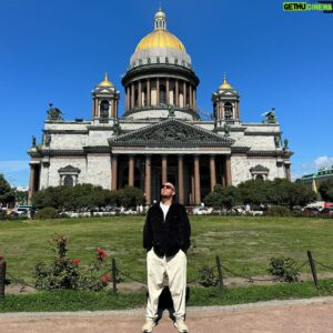 Valentin Sidorov Instagram - 11 лет назад пожали друг друг руки и поклялись в верности, даже если не рядом. Спасибо тебе за все, Питер🖤