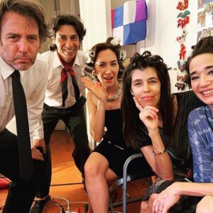 Valentina Bassi Instagram - Ya estamos casi listos! Mucho rulo en los 80  @malenasoldaok @maria.ucedo @hectorbordoni @marianollinas todos bajo la direccion de @rosellisalvador 
#laliebreciega #cine #cineindependiente #peliculasenrodaje #cinenacional