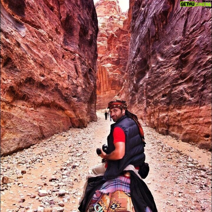 Valentino Lanús - 1.4K Likes - En aquel viaje a Petra , Jordania uno de mis lugares favoritos en el mundo
#tbt #throwbackthursday