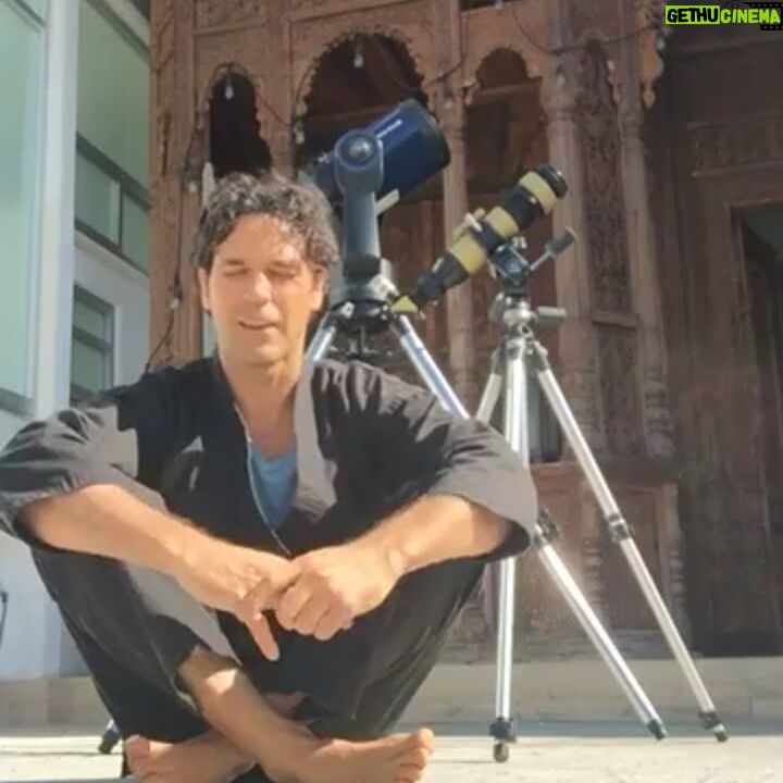 Valentino Lanús - 1.1K Likes - Día de #Eclipse
Amigos, les dejo el link aquí en mi biografía del vídeo dónde explico lo que hay que hacer durante el #EclipseSolar y la importancia de éste fenómeno que sucederá el día de hoy en pocos minutos y del que seremos testigos ¡vivelo! ¡disfrutalo!
¡Feliz #EclipseSolar2017!