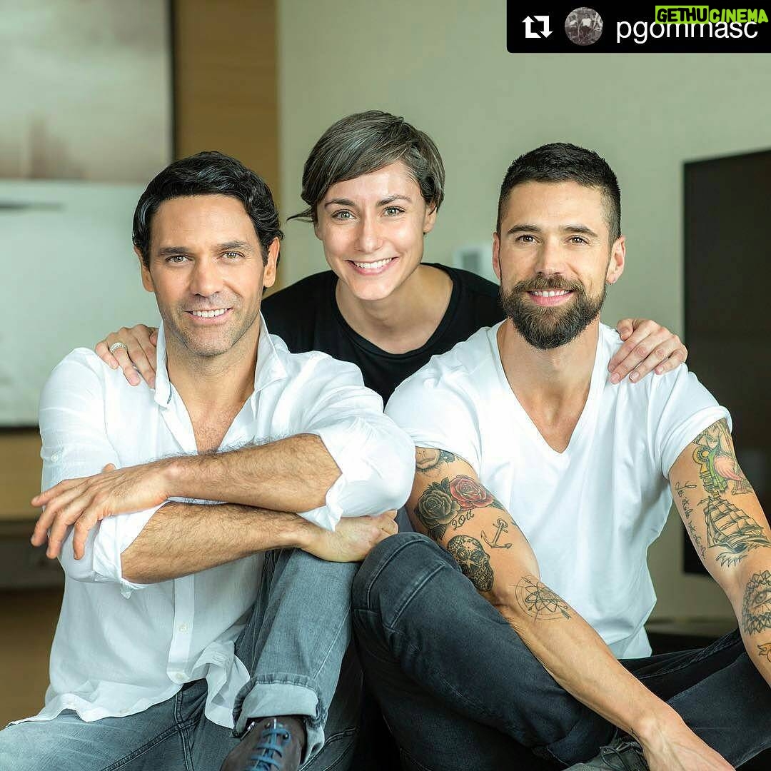 Valentino Lanús - 1.6K Likes - #Repost @pgommasc (@get_repost)
・・・
Así me las gasto en mi chamba @valentinolanus_ @matlechat 😍😍#OMG #lovemyjob #nadapersonal #TODOpersonal. Gracias por la foto @trabulsi
#ConValentinoYMatiasEsPersonal #CentralTeAcerca