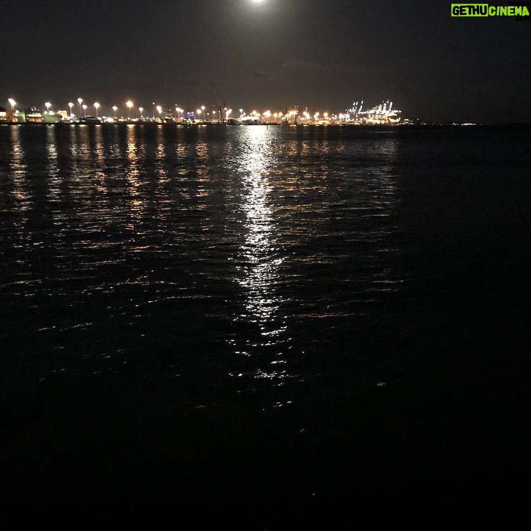 Valentino Lanús - 1.4K Likes - Camino a la Luna
