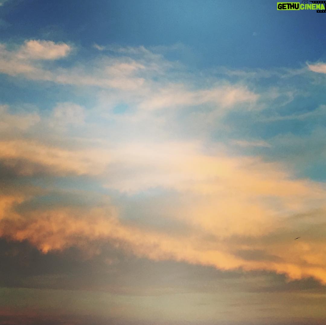 Valentino Lanús - 1K Likes - Feliz Amanecer Jesus Cristo ! Bienvenido al mundo para Iluminar esta Gloriosa Civilización . Feliz Natividad para todos ustedes y no olvidemos el valor de esta Fecha Sagrada y hermosa !