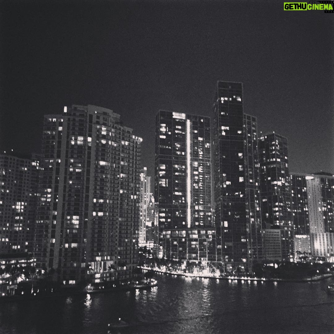 Valentino Lanús - 807 Likes -