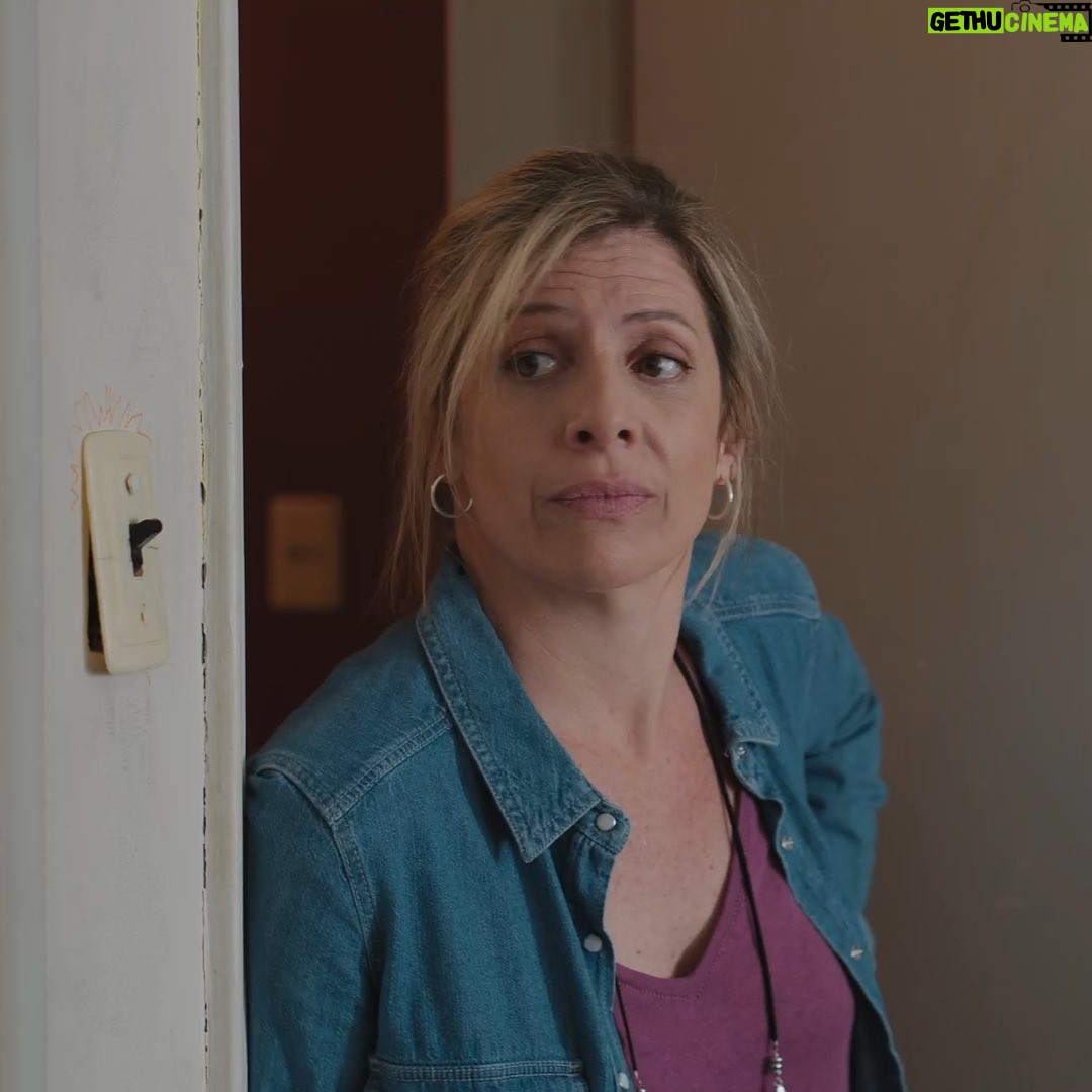 Valeria Lois - 1.1K Likes - Valeria Lois es Virginia. Tiene 49 años y da clases de inglés en la cocina de su casa. Es una madre desbordada por el trabajo, sus hijos adolescentes y la separación. Intenta darlo todo por ellos pero a veces no basta.
Conocela en #TemasPropios 🎬
24 de agosto en cines de Uruguay 🇺🇾
14 de septiembre en cines de Argentina 🇦🇷