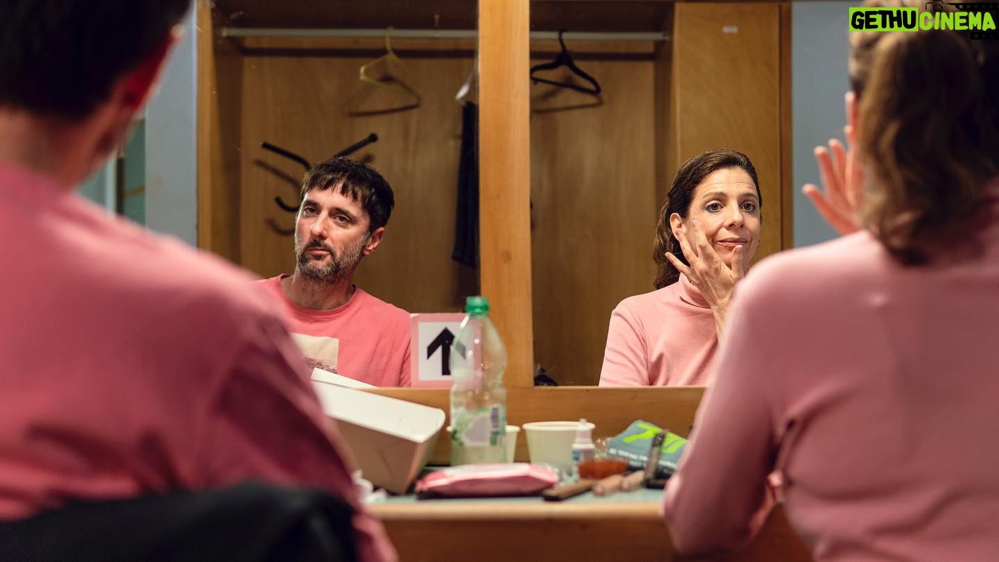 Valeria Lois - 0.9K Likes - Carrete de La Puerca en el @fituu_uruguay
Gracias @maviprd por las 📸📷📸📷
El sábado hay funciones en CABA
Todavía quedan entradas para la de las 21:30
Vayan a Alternativa!
@santiloza1 @estudiolosvidrios @lisandro_rodriguez_no