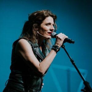 Valeria Lois Instagram - Gracias por estas 📷 de Teoría King Kong en el @teatro_nescafe! 
Hasta la próxima🦍
Ph: @sebastiandominguez.photo @leysofotografia 
@vicoroland ♥️
@felipebarrozo.ok ♥️
@monicajpaixao ♥️
@rominachepe♥️
@agneselozupone ♥️
@micaelasleigh ♥️
@anamarkarianestilismo ♥️
@sebastian.blutrach ♥️