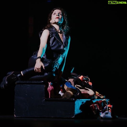 Valeria Lois - 824 Likes - Gracias por estas 📷 de Teoría King Kong en el @teatro_nescafe!
Hasta la próxima🦍
Ph: @sebastiandominguez.photo @leysofotografia
@vicoroland ♥️
@felipebarrozo.ok ♥️
@monicajpaixao ♥️
@rominachepe♥️
@agneselozupone ♥️
@micaelasleigh ♥️
@anamarkarianestilismo ♥️
@sebastian.blutrach ♥️