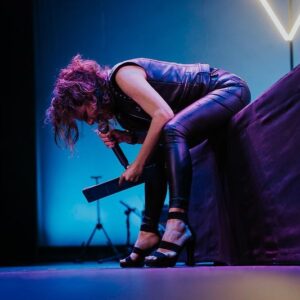 Valeria Lois Instagram - Gracias por estas 📷 de Teoría King Kong en el @teatro_nescafe! 
Hasta la próxima🦍
Ph: @sebastiandominguez.photo @leysofotografia 
@vicoroland ♥️
@felipebarrozo.ok ♥️
@monicajpaixao ♥️
@rominachepe♥️
@agneselozupone ♥️
@micaelasleigh ♥️
@anamarkarianestilismo ♥️
@sebastian.blutrach ♥️