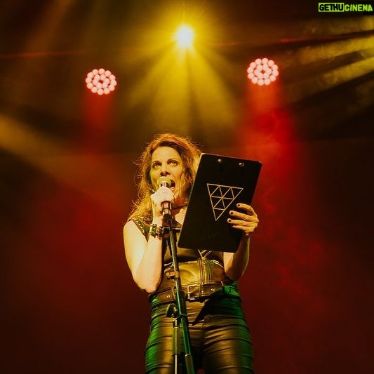 Valeria Lois - 824 Likes - Gracias por estas 📷 de Teoría King Kong en el @teatro_nescafe!
Hasta la próxima🦍
Ph: @sebastiandominguez.photo @leysofotografia
@vicoroland ♥️
@felipebarrozo.ok ♥️
@monicajpaixao ♥️
@rominachepe♥️
@agneselozupone ♥️
@micaelasleigh ♥️
@anamarkarianestilismo ♥️
@sebastian.blutrach ♥️