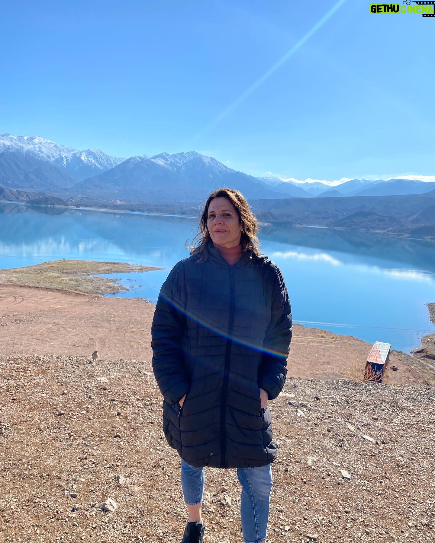 Valeria Lois - 417 Likes - Nos llevó a pasear @dipaolaviajesmza
Si vienen a Mendoza me las llaman
La gente hace muñequitos de nieve que se lleva en el capó del auto y yo recién ahora me vengo a enterar.
Gracias a mis secuaces: @lucianocaceresok @belenrivayoga @spregelburd