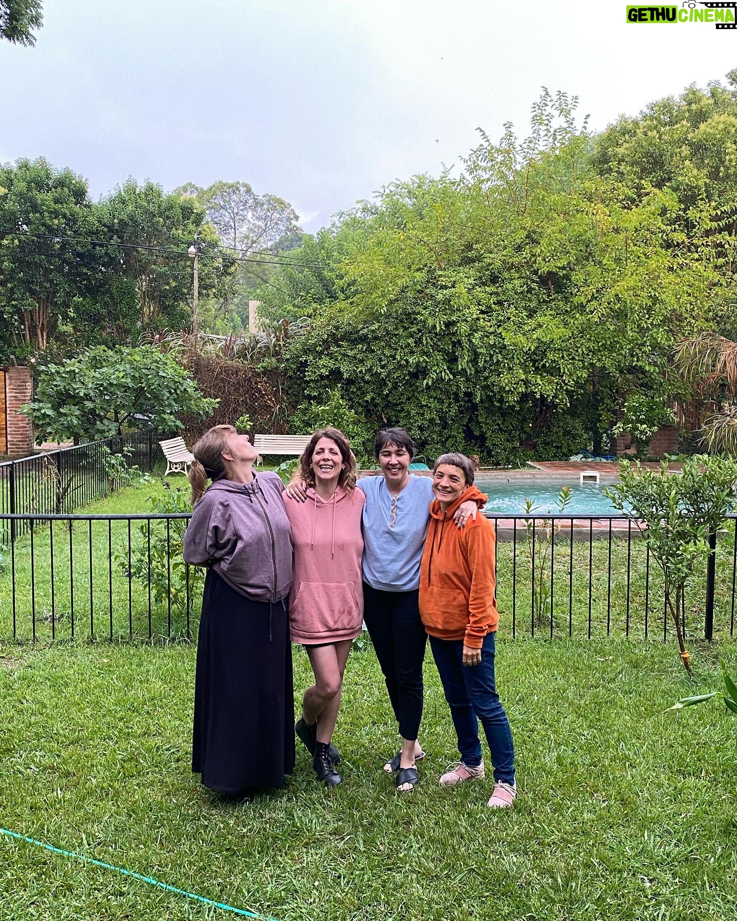 Valeria Lois - 606 Likes - Estuve muy ocupada ayer. Por eso recién ahora agarro el teléfono. Hola 2023. Que todo tenga la onda, la luz y el amor que hay en estas fotos.
@nanimonner @nunipress @marianela_fasce @hencermolina