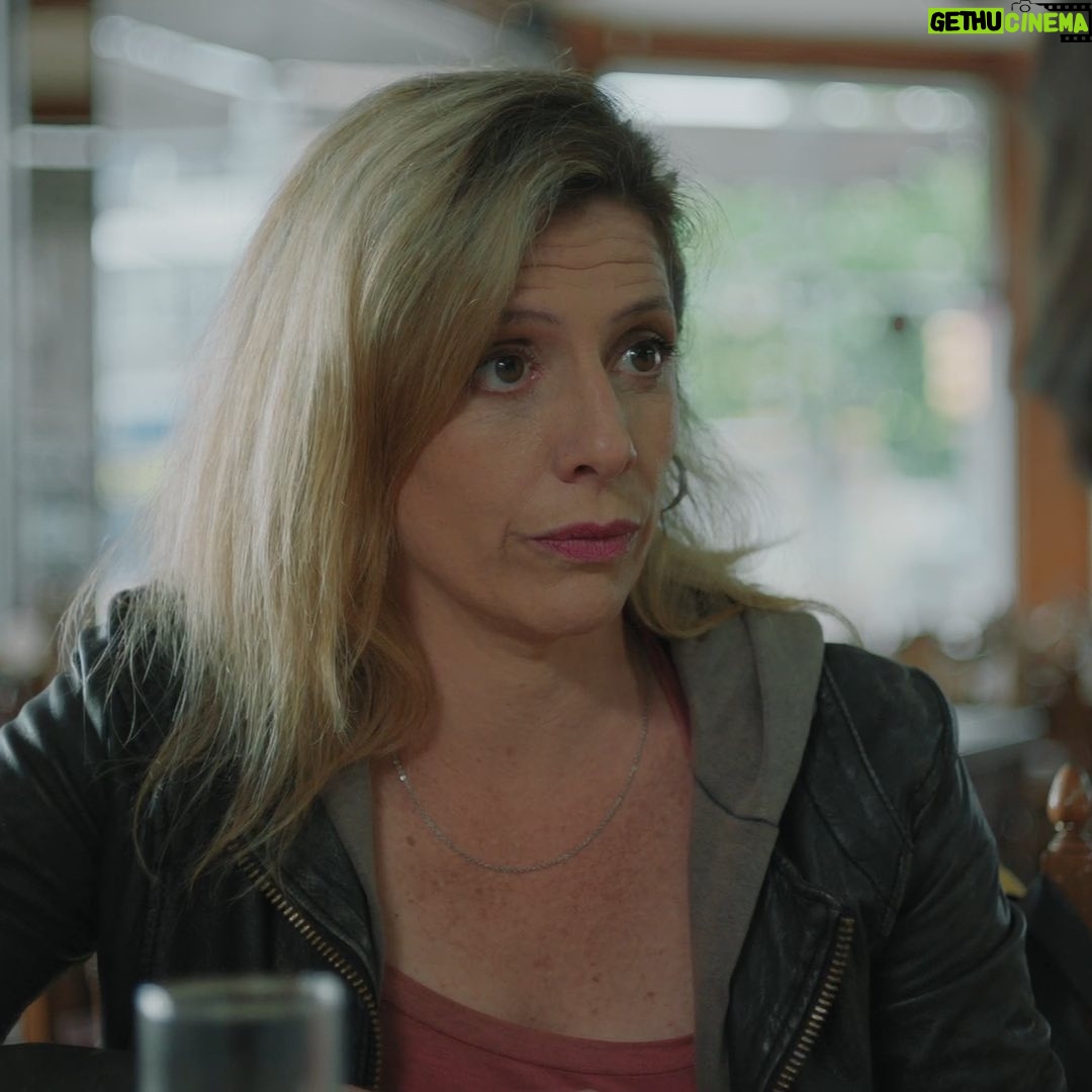 Valeria Lois - 1.1K Likes - Valeria Lois es Virginia. Tiene 49 años y da clases de inglés en la cocina de su casa. Es una madre desbordada por el trabajo, sus hijos adolescentes y la separación. Intenta darlo todo por ellos pero a veces no basta.
Conocela en #TemasPropios 🎬
24 de agosto en cines de Uruguay 🇺🇾
14 de septiembre en cines de Argentina 🇦🇷