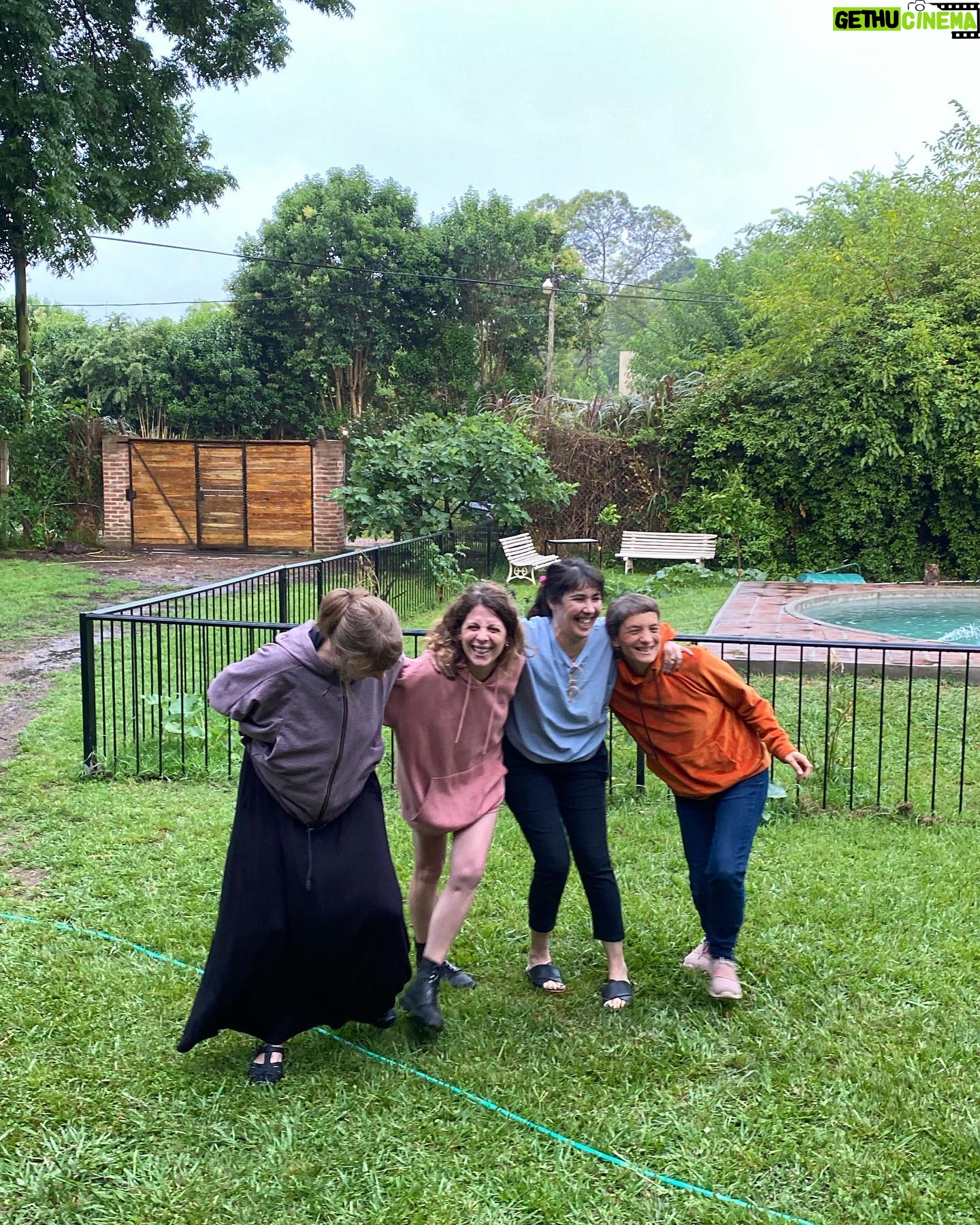 Valeria Lois - 606 Likes - Estuve muy ocupada ayer. Por eso recién ahora agarro el teléfono. Hola 2023. Que todo tenga la onda, la luz y el amor que hay en estas fotos.
@nanimonner @nunipress @marianela_fasce @hencermolina