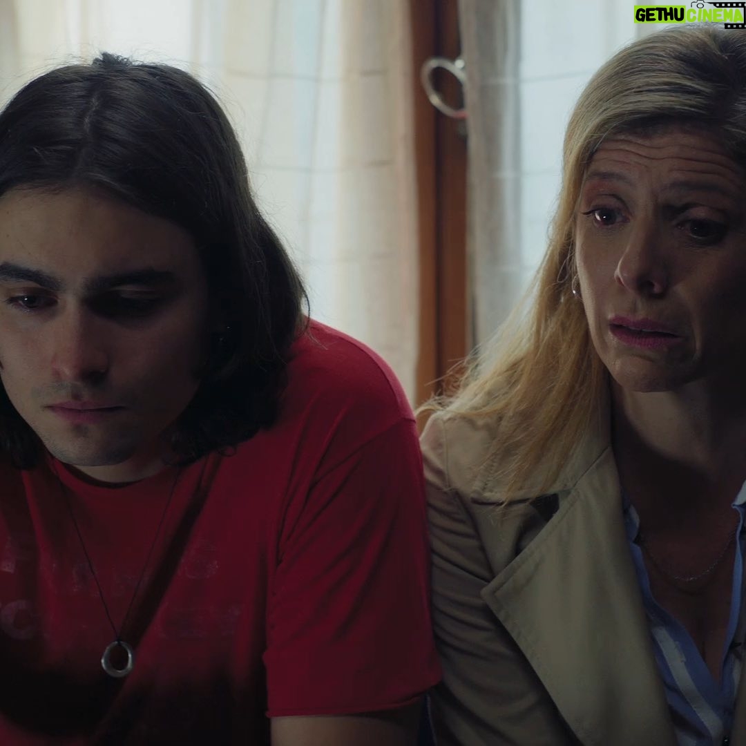 Valeria Lois - 1.1K Likes - Valeria Lois es Virginia. Tiene 49 años y da clases de inglés en la cocina de su casa. Es una madre desbordada por el trabajo, sus hijos adolescentes y la separación. Intenta darlo todo por ellos pero a veces no basta.
Conocela en #TemasPropios 🎬
24 de agosto en cines de Uruguay 🇺🇾
14 de septiembre en cines de Argentina 🇦🇷