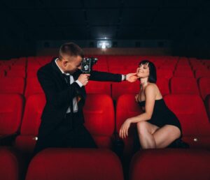 Valeriia Khodos Instagram - Вгадайте який фільм дивимось на останньому фото ❓

photo: @alex_demydenko 
location: @zhovten.cinema
look: @andreasmoskin_official 😎
jewelry: @motrychstudio 
make-up: @sofia__kutsenko