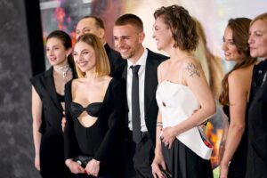Valeriia Khodos Instagram - ВЧОРА ДЛЯ МЕНЕ БУВ ОСОБЛИВИЙ ВЕЧІР,і я його ніколи не забуду!!!

ВЕЛИКА ПРЕМʼЄРА ФІЛЬМУ моїх друзів «Лишайся онлайн» @stayonlinemovie 

Я заздрю,тим,хто ще не бачив цей фільм!!!

Вже завтра біжіть в кіно,бо ви маєте бачити крутий український фільм і пишатися тим,що у нас є такі картини і такі актори!!!

Вже завтра починається ПРОКАТ ФІЛЬМУ «ЛИШАЙСЯ ОНЛАЙН» в усіх кінотеатрах.

Лінк на квитки -залишу в шапці профілю,бо думаю про вас)