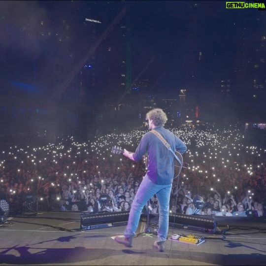 Vance Joy - 17.8K Likes - Merci Beaucoup Montréal quelle merveilleuse nuit ❤️
📸 @bradcauchy