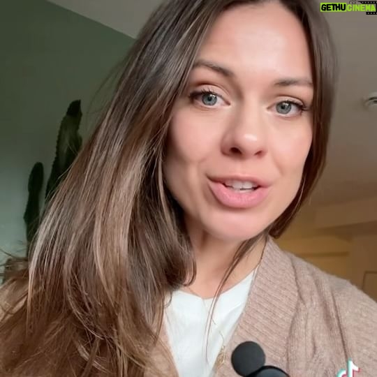 Vanessa DL - 1K Likes - Nouvelle lune en Sagittaire 🌚
On vous en parle plus longuement dans la Météo Astrale de décembre, mais en voici une petite lecture rapide !
Conjointe à Mars, tandis que Jupiter en Taureau s’oppose à Vénus en Scorpion.
Je suis curieuse de savoir comment elle sera ressentie demain, cette petite tannante-là 🫢!
#nouvellelune #astrologie #meteoastrale