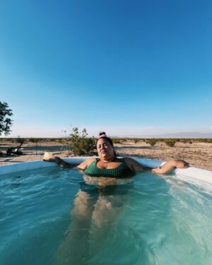 Vanessa Duchel Instagram - Itsi bitsi à Twentynine Palms 👙🏜️
