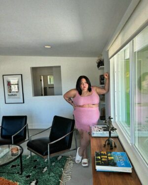 Vanessa Duchel Instagram - Petit look dans le désert de Twentynine palms venant de chez @prettylittlething 💕🌵

#ootd #plussize #lotd #california
