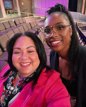 Vanessa Duchel Instagram - J'AI RENCONTRÉ @iamjhud 😭
Fun fact: c'est la chanson "And I'm telling you" (qu'elle interprète dans Dreamgirls) que j'ai chanté pour ma première audition à Star Académie ✨

Cette femme est exceptionnelle et inspirante sans oublier qu'elle a tous les talents 🤯 Je réalise pas encore 🥹

@jenniferhudsonshow