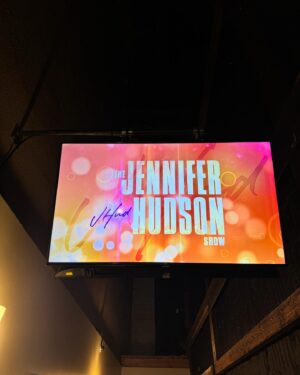 Vanessa Duchel Instagram - J'AI RENCONTRÉ @iamjhud 😭
Fun fact: c'est la chanson "And I'm telling you" (qu'elle interprète dans Dreamgirls) que j'ai chanté pour ma première audition à Star Académie ✨

Cette femme est exceptionnelle et inspirante sans oublier qu'elle a tous les talents 🤯 Je réalise pas encore 🥹

@jenniferhudsonshow
